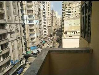 امتلك بيت عائلي من 3 ادوار في شارع رئيسي