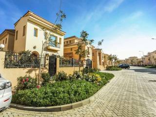 Town house prime location hyde park new cairo AUC