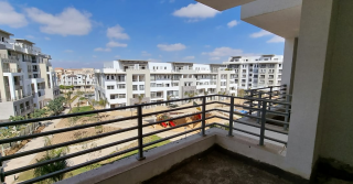 Apartment with installment next to AUC in hydepark
