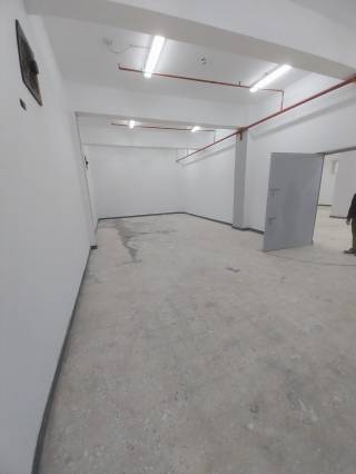 مصنع غذائى للايجار 300 متر بالعاشر 01020529150