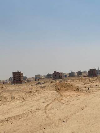 للبيع عماره بجوار الجامعه الامريكيه بالتجمع الخامس مساحة الأرض 630 متر نسبة المباني 55بالمائة