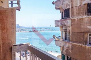 شقة للبيع 100 متر في ميامي تاني نمرة من البحر