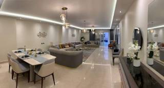 شقة مفروشة فندقية قرب النيل بالدقي 01153254206