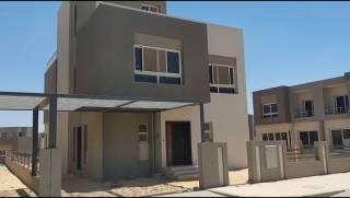توين هاوس للبيع في Royal Meadows الترا سوبر لوك