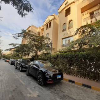 دوبلكس بحديقة للايجار تطل على الجولف قطامية هايتس