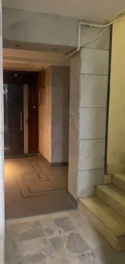 مكتب 300م للايجار بالدقي بالقرب من شارع النيل ومجل 1