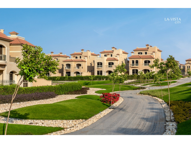 تاون هاوس للبيع في كمبوند الباتيو الشيخ زايد 1