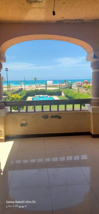 قصر اول صف بحر للبيع بقرية مارسيليا 3