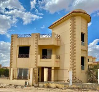 فيلا للبيع في جولف السليمانية طريق مصر الإسكندرية