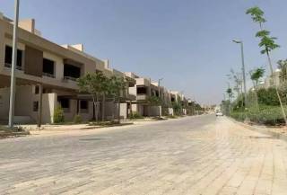 فيلا بحمام سباحة للبيع فى الجزيرة تشطيب كامل