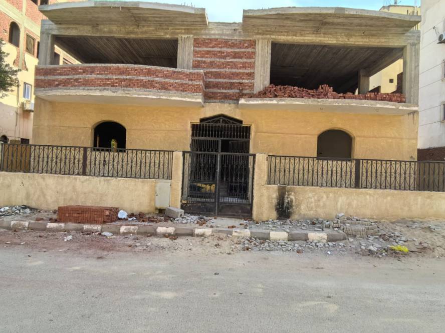 بيت للبيع في العبور بسعر مميز وموقع استراتيجي 1