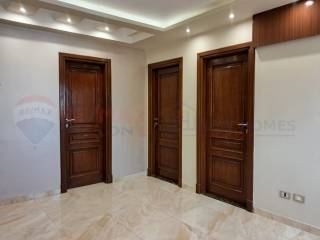 شقة للبيع 245 متر سموحة ش مصطفي كامل