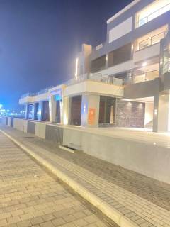 محل للإيجار فى الشيخ زايد 95م مساحة خارجية 15م 2