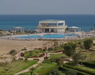 شالية قرية اورورا العين السخنه أمام البحر