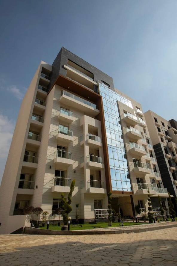 شقه 3 غرف استلام فوري في R7 بالعاصمة الاداريه 1