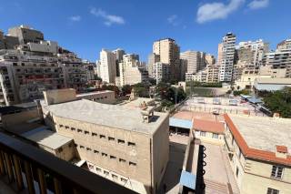 شقة للبيع 175 متر بولكلى متفرع من شارع ابو قير