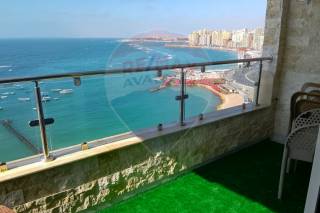 شقة للبيع 130 متر ميامي علي البحر مباشرة
