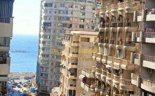 شقة للبيع 130 متر ميامي علي البحر مباشرة