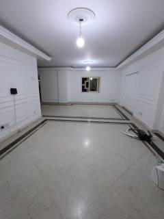 دور ارضي 250م مدخل خاص بالزمالك 01002333702