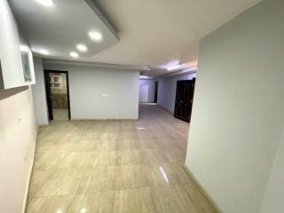 دور ارضي 250م مدخل خاص بالزمالك 01002333702