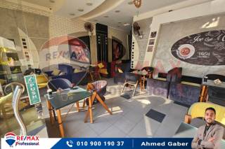 محل للبيع 240 متر سيدي بشر خطوات من البحر