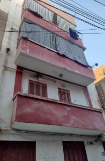 منزل 4 ادوار وسطح مبلط 3 غرف وصالة وحمام ومطبخ