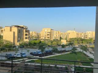 شقه للبيع بالسياحيه الاولي 180م