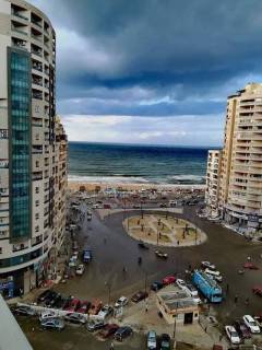 للعائلات والآسر شقه للايجار المفروش خطوات من البحر