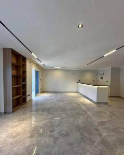 محل للبيع في الزمالك 20م في شارع رئيسي في أميز موقع