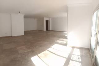 محل للبيع في الزمالك 20م في شارع رئيسي في أميز موقع