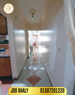 شقة 160م مندرة تري البحر مباشرة