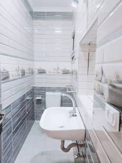 مقر اداري بحديقة خاصة بالدور الارضي بالدقي 130 متر