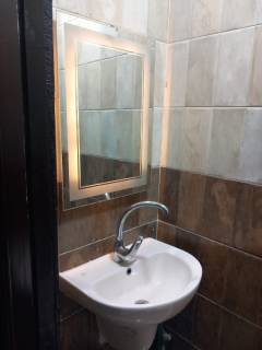 للايجار مقر 3 غرف 2حمام مطبخ سوبر لوكس