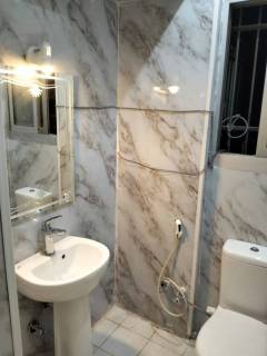 شقه تصلح مكتب او سكن للايجار في الدقي بالقرب من مي