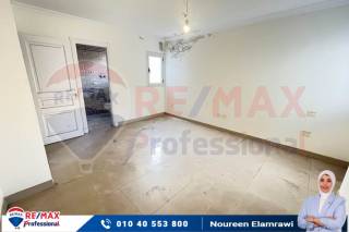 مقر إدارى للبيع 140 متر لوران شارع أبوقير مباشرة