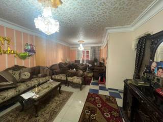 شقه للايجار 300 متر ستانلي خطوات من الترام والبحر