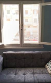 شقه للبيع بكامب شيزار مساحتها 160م على الترام