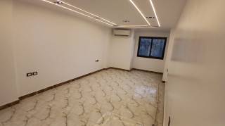 مكتب للإيجار في المهندسين 50م في شارع السودان