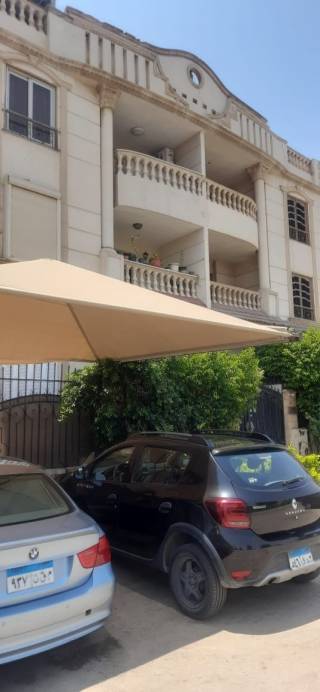 فيلا في التجمع الخامس داخل كومبوند لاتيرا امام الجامعه الامريكيه وبالتقسيط