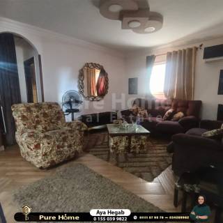 شقة 220 متر مطلاتها مفتوحة خطوات من البحر