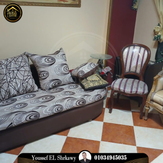 شقه متميزة للبيع بمحرم بك 90 م