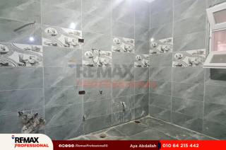 مقر إداري بمدخل خاص وحديقة خاصة