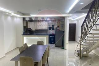 بنتهاوس في ستانلي علي البحر مباشرة