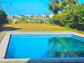 فيلا عالبحيره الرملية مباشرة للبيع بمارينا