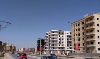 شقة 200 متر اول بلكونة بكمبوند جاردن هيلز للجادى