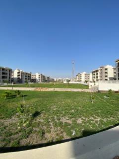 شقه للبيع بكمبوند جرين 3 بالشيخ زايد امام امريكانا