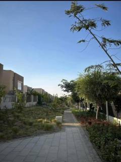 شقة بالحى الثامن عمارات البنك سوبر لوكس