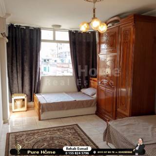 شقه للبيع بكامب شيزار ثالث نمره من البحر 275م