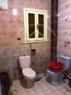 شقه ب ميامي بجوار جميع الخدامات تري البحر