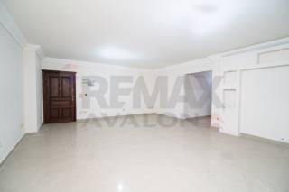 خطوات من البحر شقة للبيع في ستانلي بمساحة 202 م